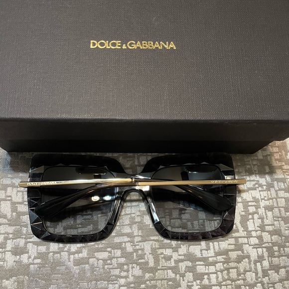 Dolce and Gabbana Sungalsses - Picture 2 of 6